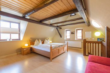 Bilder der FeWo 1 von Ferienwohnungen im Ferienhaus Schlag im Weindorf Roßbach bei Naumburg im Saale-Unstrut-Weinanbaugebiet