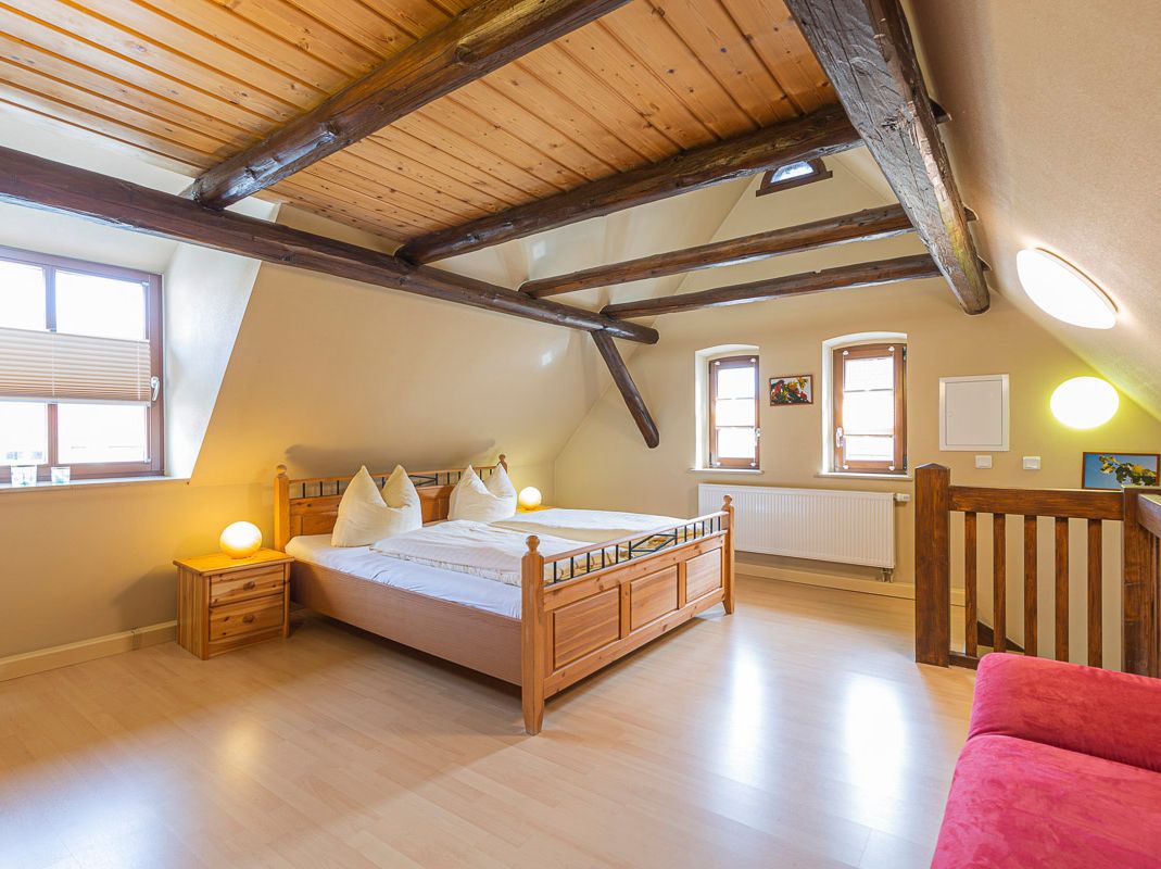 Bilder der FeWo 1 von Ferienwohnungen im Ferienhaus Schlag im Weindorf Roßbach bei Naumburg im Saale-Unstrut-Weinanbaugebiet