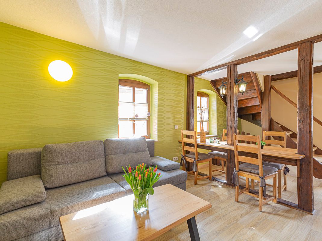 Bilder der FeWo 1 von Ferienwohnungen im Ferienhaus Schlag im Weindorf Roßbach bei Naumburg im Saale-Unstrut-Weinanbaugebiet