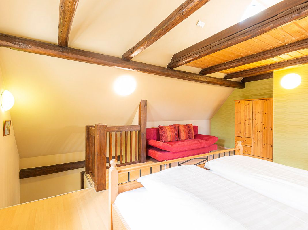 Bilder der FeWo 1 von Ferienwohnungen im Ferienhaus Schlag im Weindorf Roßbach bei Naumburg im Saale-Unstrut-Weinanbaugebiet