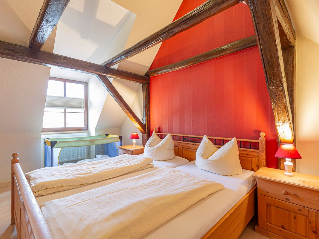 Bilder der FeWo 2 von Ferienwohnungen im Ferienhaus Schlag im Weindorf Roßbach bei Naumburg im Saale-Unstrut-Weinanbaugebiet
