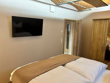 Fotos vom Apartment 1 im Ferienhaus Alte Schmiede der Familie Schlag im Weindorf Roßbach bei Naumburg im Saale-Unstrut-Weinanbaugebiet